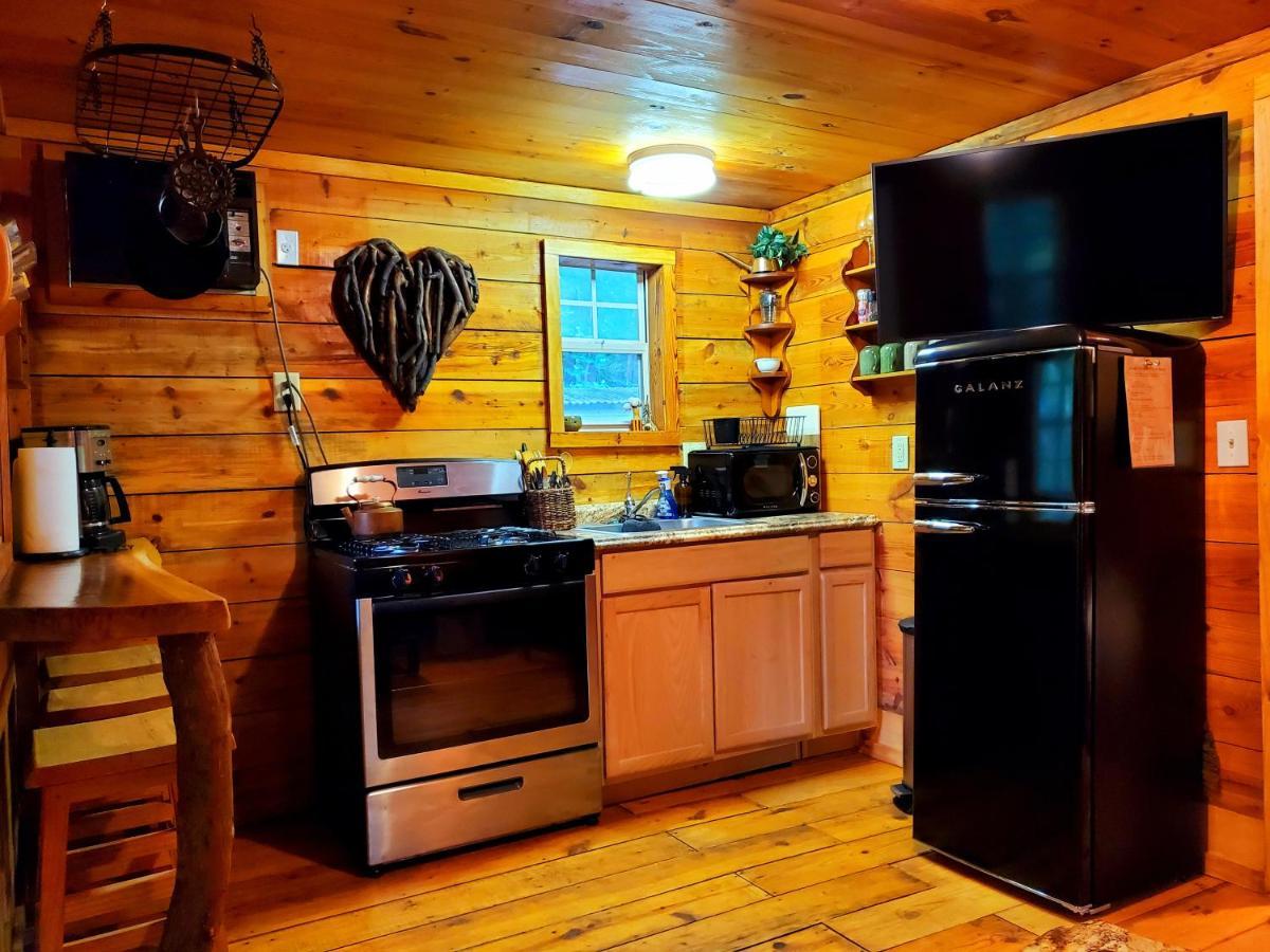 Lil' Log At Hearthstone Cabins And Camping - Pet Friendly Helen Eksteriør bilde